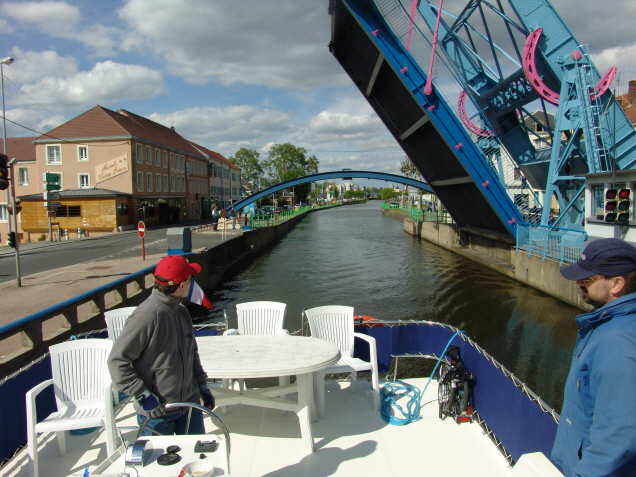 Unter der Brcke durch